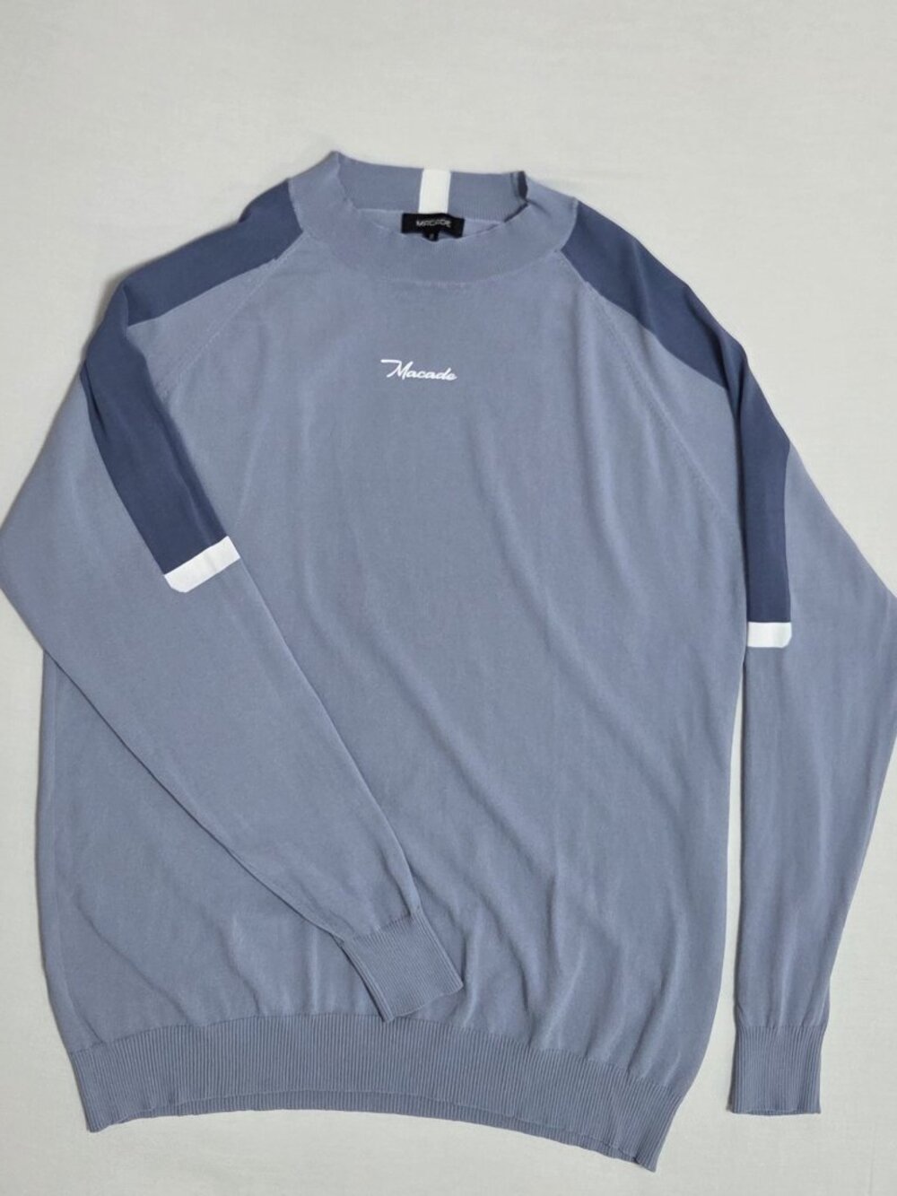 Macade Golf Men's XL Crewneck Knit Sweater Blue Colorblock Script Logo